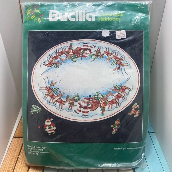 Bucilla Christmas Heirloom Felt Tree Skirt Kit Santa His Elves 37” Round #82388 - Picture 1 of 4